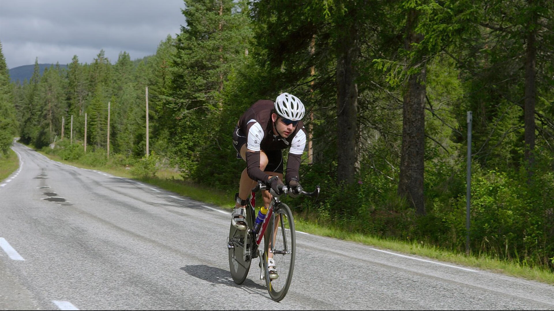 日本男足比赛中表现出顽强意志，日本男足比赛中表现出顽强意志的球员