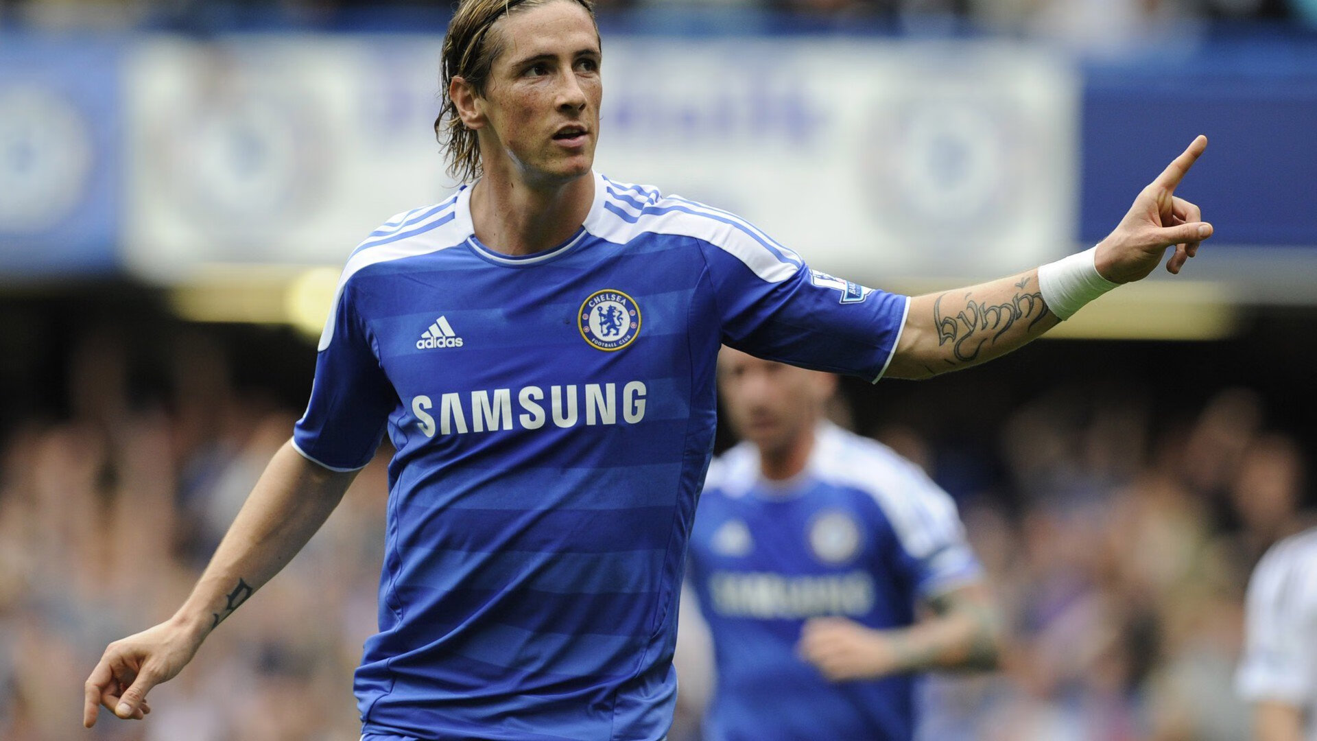 曼联后防线迎来大考，险胜对手，曼联后场名宿